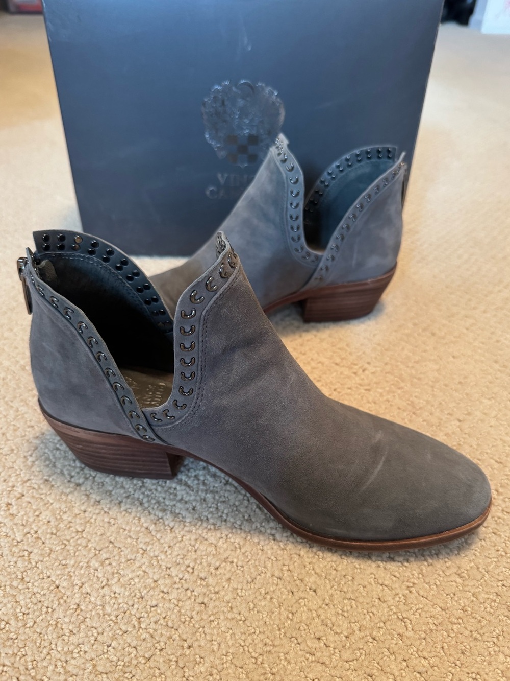 Vince Camuto Women's Grey Suede Ankle Boot with Stud Detail and Zipper Size 9